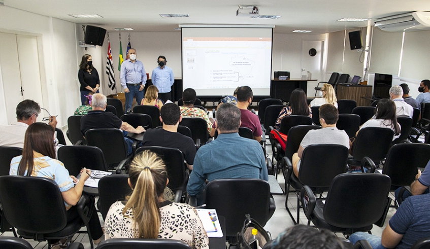 Objetivo é capacitar gestores para futura certificação profissional para gestão de investimentos (Foto: Pedro Chavedar/PMMC)