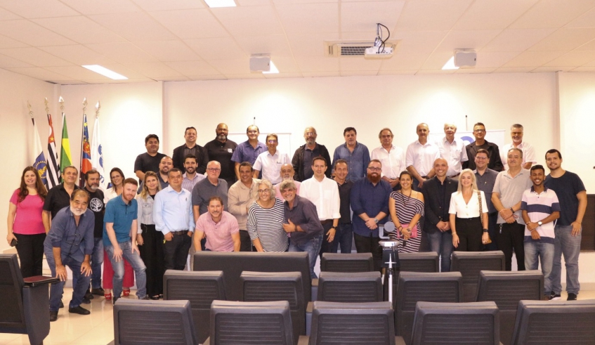 Engenheiros e arquitetos conversaram esta semana sobre a aplicação da lei, cujo objetivo é aumentar a segurança das edificações (Divulgação/AEAMC)