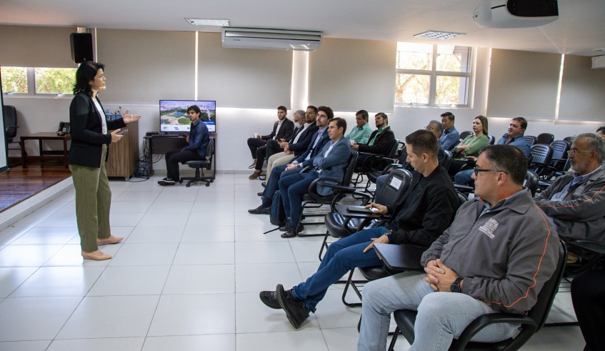 A vice-prefeita Priscila Yamagami iniciou reunião de trabalho com a comitiva de executivos da CAF (Warley Kenji/PMMC)