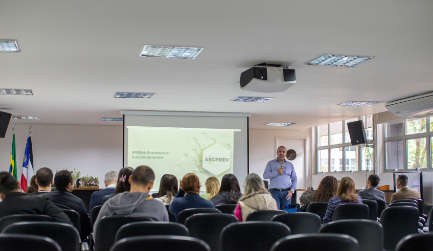 O primeiro tema abordado foi “Iprem: Estrutura e Funcionamento” com a ABCPREV Gestão e Formação Previdenciária. (Warley Kenji/PMMC)