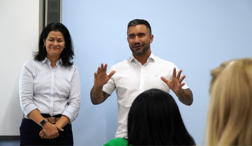 A entrega dos certificados faz parte da Campanha Motivacional da Ouvidoria – Reconhecimento dos Elogios e outros setores da Administração Municipal também receberão certificados. (Divulgação/P . . .