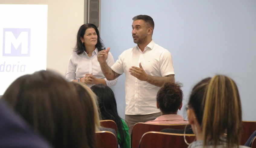 O prefeito Caio Cunha destacou a importância dos profissionais de saúde para a conquista dos avanços na área. (Divulgação/PMMC)