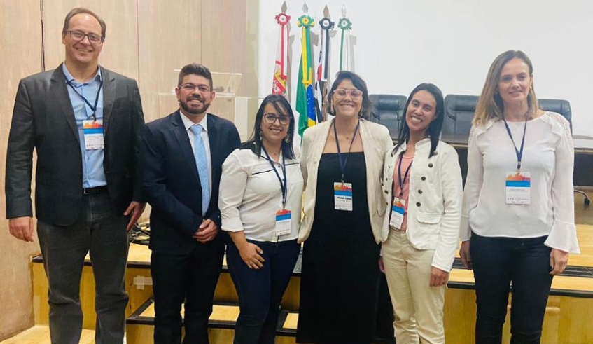 Equipe da Ouvidoria Municipal de Mogi das Cruzes com a ouvidora geral da União, Ariana Frances (Divulgação/PMMC)