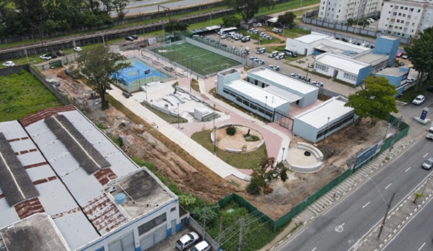 Praça da Cidadania está em construção, na avenida Lourenço de Souza Franco, e aumentará a oferta de espaços de lazer em Jundiapeba (Divulgação/PMMC)