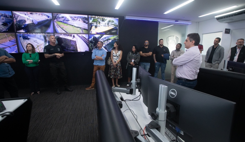 Visita foi finalizada no Centro de Operações Integradas, que reúne equipamentos de tecnologia em segurança pública (Warley Kenji/PMMC)