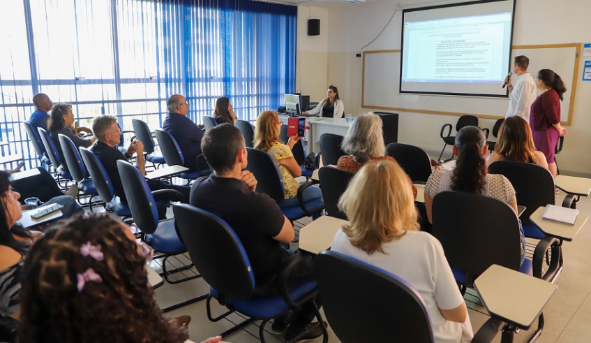 O secretário municipal de Urbanismo, Claudio de Faria Rodrigues, coordenou a conferência, ao lado de técnicos da pasta (Divulgação/PMMC)