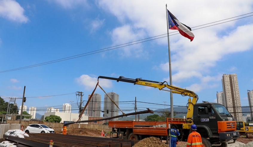 O objetivo é transformar a rotatória do Habib’s em um sistema viário para a melhoria da fluidez do local, que recebe cerca de 90 mil veículos por dia (Divulgação/PMMC)