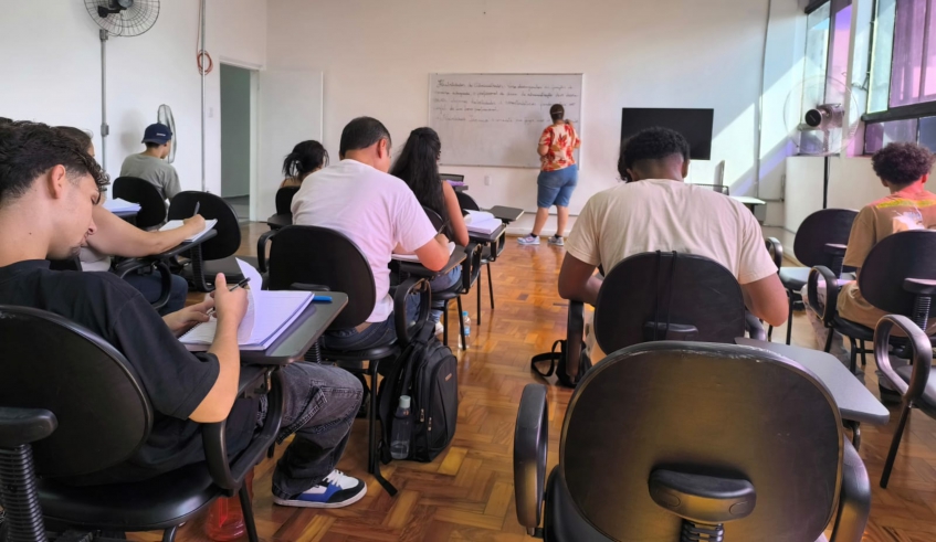 Serão abertas na segunda (29) inscrições para dois cursos de qualificação profissional oferecidos pelo Crescer em parceria com o SENAI e SEBRAE (Divulgação/PMMC)