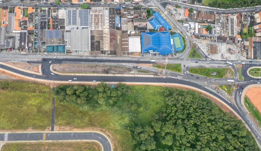Vista aérea das obras mostra como está o novo traçado das rotatória, que vai proporcionar diversas opções aos motoristas (Divulgação/PMMC)