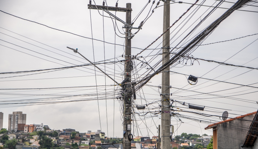 Liminar concedida pelo juiz Bruno Machado Miano, a pedido da Prefeitura, determina que a empresa EDP faça a manutenção e organização da fiação em Mogi das Cruzes (Divulgação/PMMC)