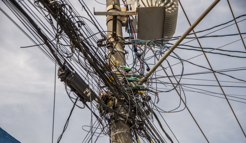 Liminar concedida pelo juiz Bruno Machado Miano, a pedido da Prefeitura, determina que a empresa EDP faça a manutenção e organização da fiação em Mogi das Cruzes (Divulgação/PMMC)
