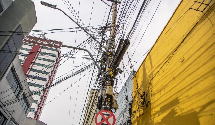 Liminar concedida pelo juiz Bruno Machado Miano, a pedido da Prefeitura, determina que a empresa EDP faça a manutenção e organização da fiação em Mogi das Cruzes (Divulgação/PMMC)
