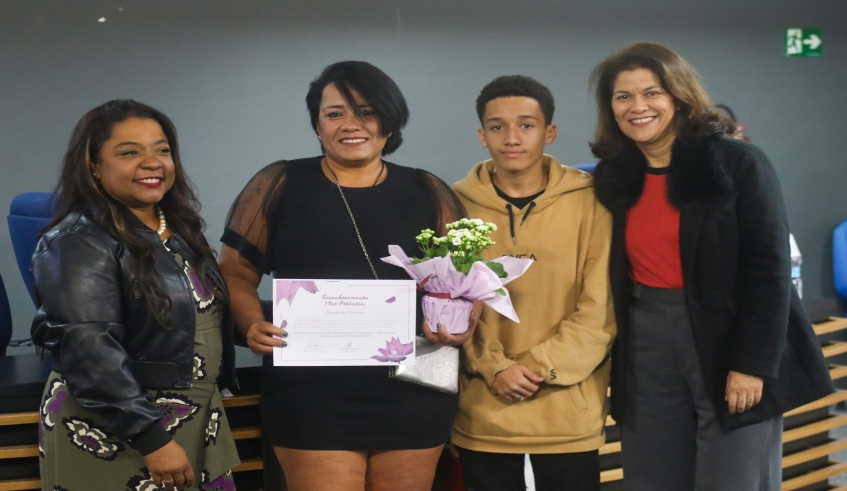 Secretaria Municipal da Mulher promoveu na noite de quinta-feira (29/5), no auditório da Câmara Municipal, a apresentação das histórias selecionadas para o Reconhecimento Mãe Potência