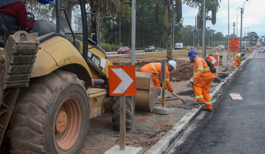 Na avenida Francisco Rodrigues Filho, obras seguem em ritmo acelerado: expectativa é de que o trecho esteja concluído em cerca de 60 dias (Divulgação/PMMC)