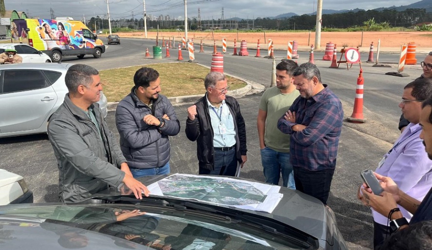 Secretário Nilmar Ferreira conversou com os vereadores e explicou detalhes técnicos do projeto do Corredor Nordeste, que está em andamento (Divulgação/PMMC)