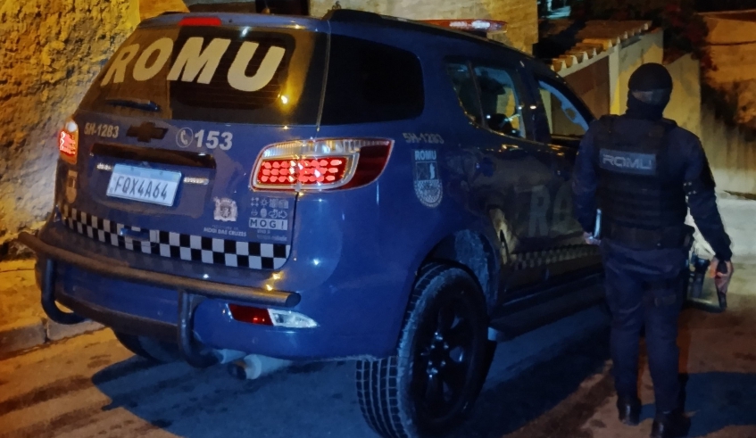 A Ronda Ostensiva Municipal (ROMU) prendeu no domingo (1), mais um suspeito por envolvimento em homicídio em Cezar de Souza(Divulgação/PMMC)