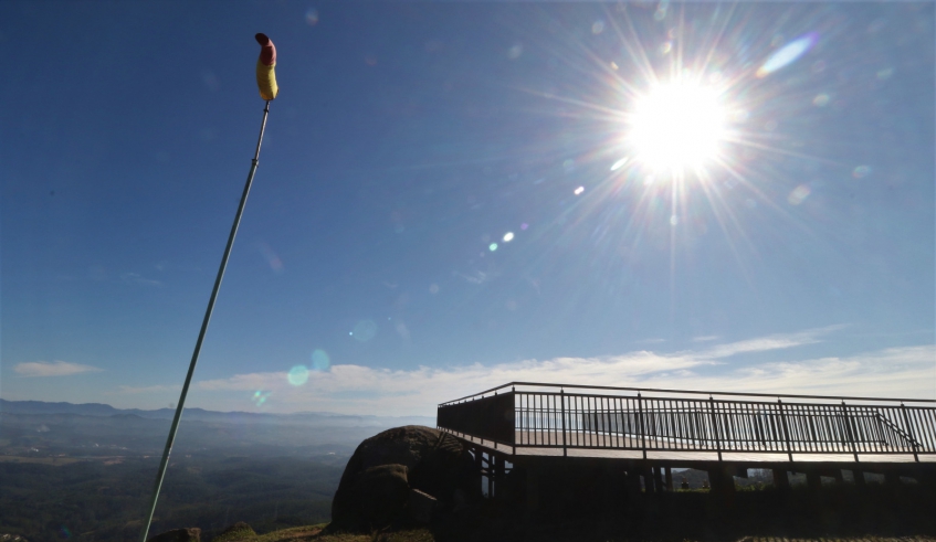 Deck do Pico do Urubu é um dos principais pontos turísticos de Mogi das Cruzes e passará por reforma, que deve durar quatro meses (Divulgação/PMMC)