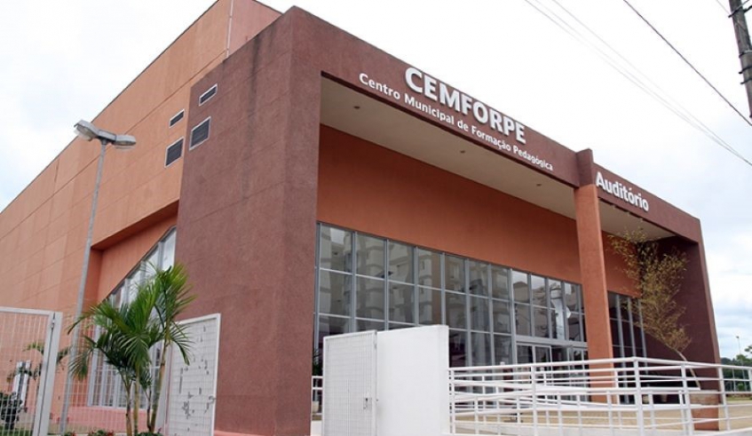 Estarão no palco do Cemforpe, estudantes do Cempre Prof. Sérgio Moretti e da EM Prof. Mário Portes, localizadas em Jundiapeba. O Cempre Prof. José Limongi Sobrinho, no Botujuru, completará a programação. . . .