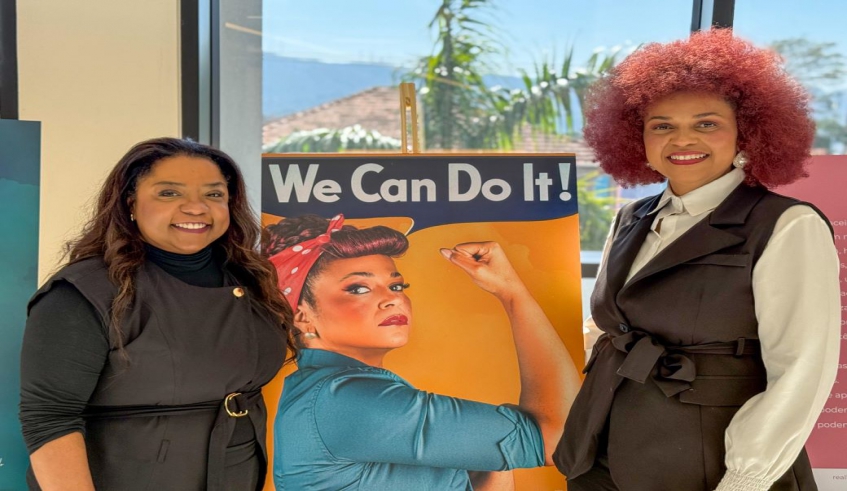 A secretária municipal da Mulher, Lívia Bolina, e a curadora a exposição, Amanda Carmo, na mostra de pin ups pretas, no Urupema