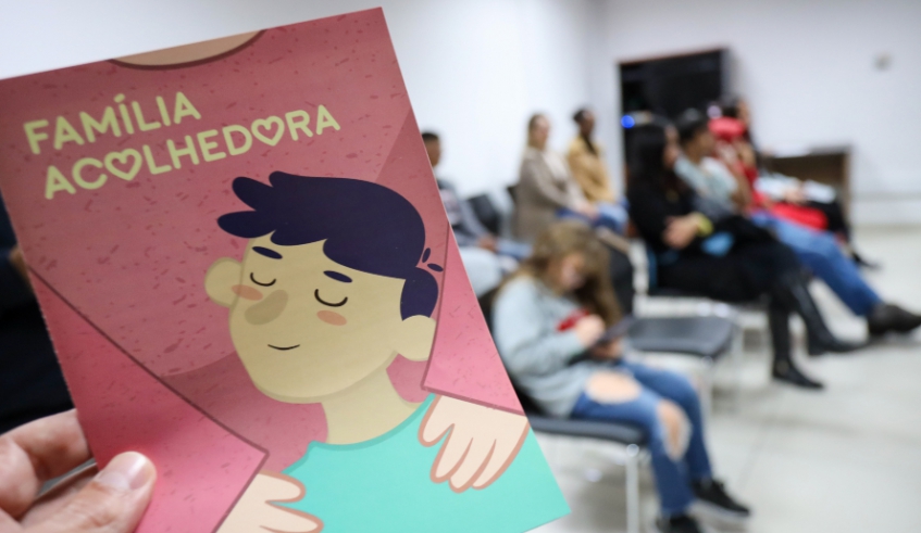 Seis novas famílias receberam certificado de habilitação no Serviço Família Acolhedora e poderão abrigar temporariamente crianças e adolescentes (Divulgação/ PMMC)