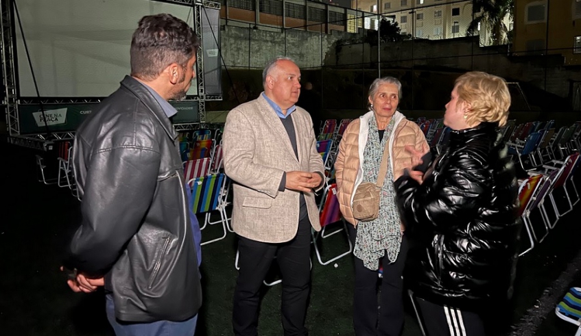 Secretário municipal de Habitação Social e Regularização Fundiária, Romildo Campello, acompanhou as sessões na Vila Cléo (Divulgação/PMMC)