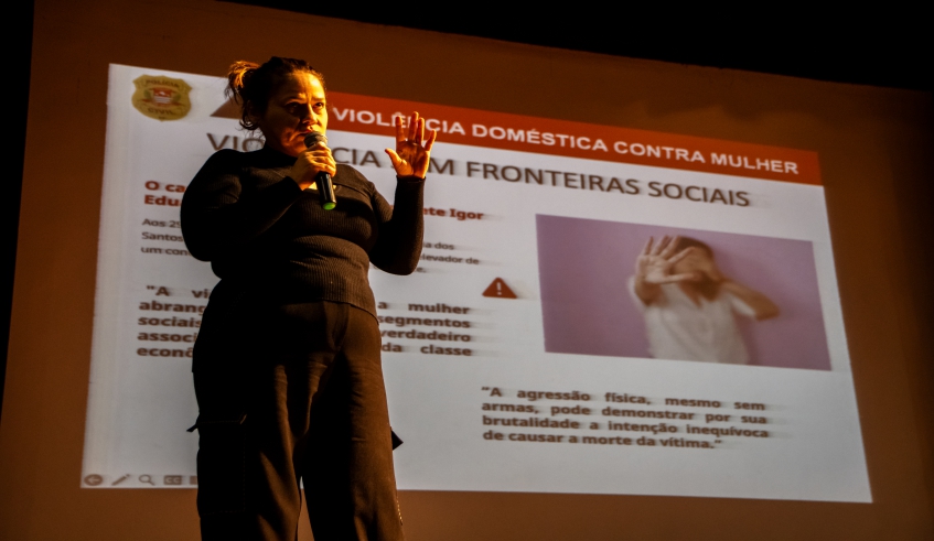 A delegada seccional de Polícia de Mogi das Cruzes, Margarete Barreto, usou exemplos práticos e linguagem simples para falar com os jovens