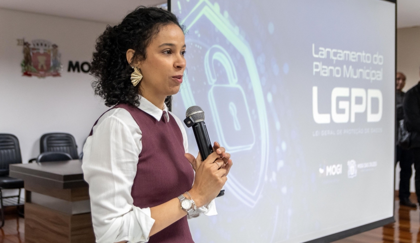 Jamile Santana mencionou que poder público utiliza dados para construir políticas e, por isso, tem de conhecer procedimentos para garantir direitos dos titulares dessas informações (Divulgação/P . . .