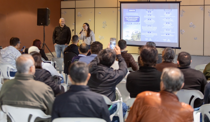 Patricia Cesare e Renato Abdo abriram a programação destacando a variedade das palestras, que abordaram temas diversos (Divulgação/PMMC)