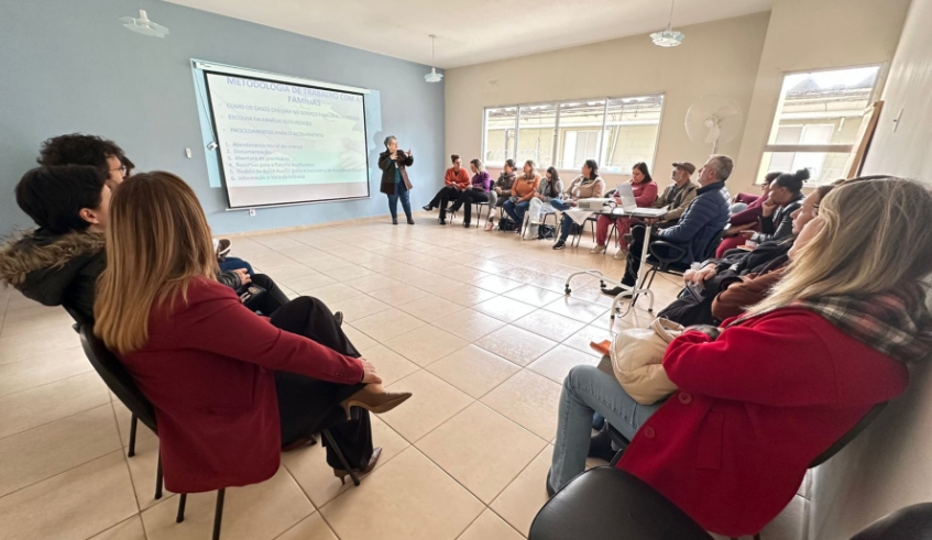 Mogi das Cruzes, única cidade da região com o Família Acolhedora em execução, apresentou boas práticas a 8 cidades do Alto Tietê, em encontro articulado pela DRADS (Divulgação/ PMMC)