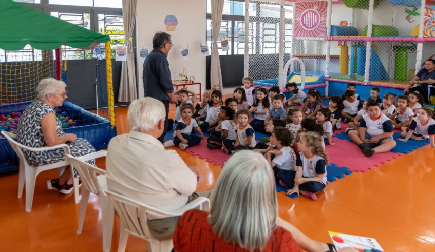 Proposta foi levar idosos de referência em diferentes áreas de Mogi das Cruzes para uma roda de conversa com as crianças