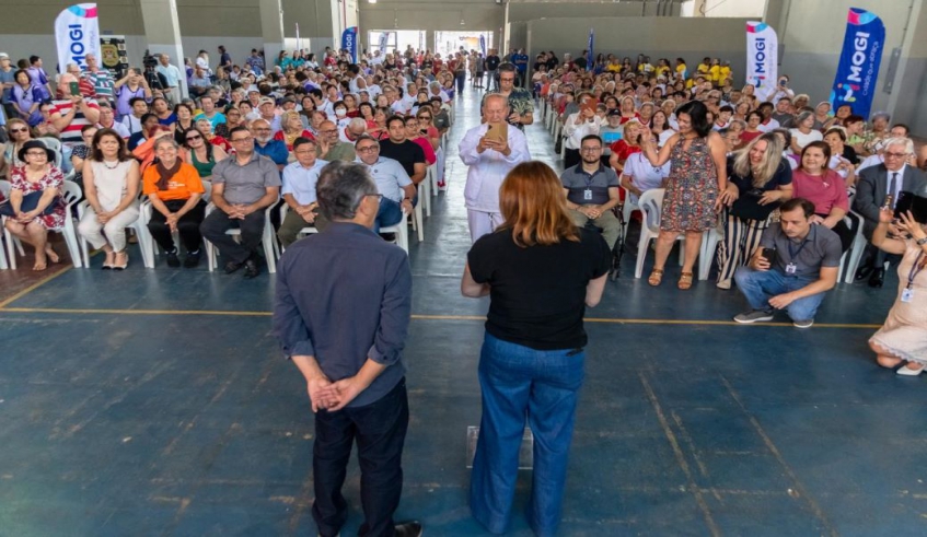 Prefeita Mara Bertaiolli e o secretário municipal de Longevidade, Mauro Yokoyama, na abertura do evento em comemoração ao Dia Mundial do Idoso