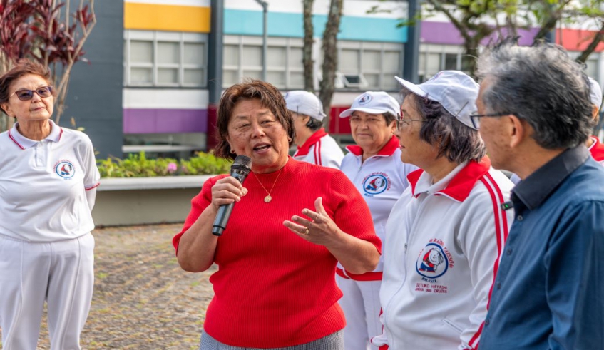 A chefe de Gabinete, Neusa Marialva, ao lado da professora Célia Hayashi e do secretário da Longevidade, Mauro Yokoyama