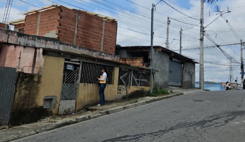 Cadastro de moradores da Vila Nova União para a atual fase da regularização fundiária em andamento no bairro é finalizado pelas equipes da Habitação (Divulgação/ PMMC)