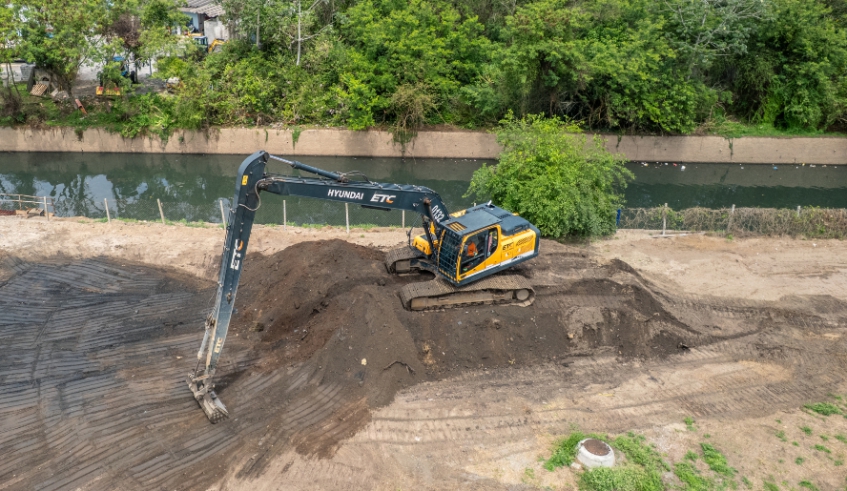 Córrego Ribeirão Ipiranga recebeu obras de desassoreamento por um mês em trecho de 300 metros entre sua foz e a rua Casarejos (Divulgação/ PMMC)