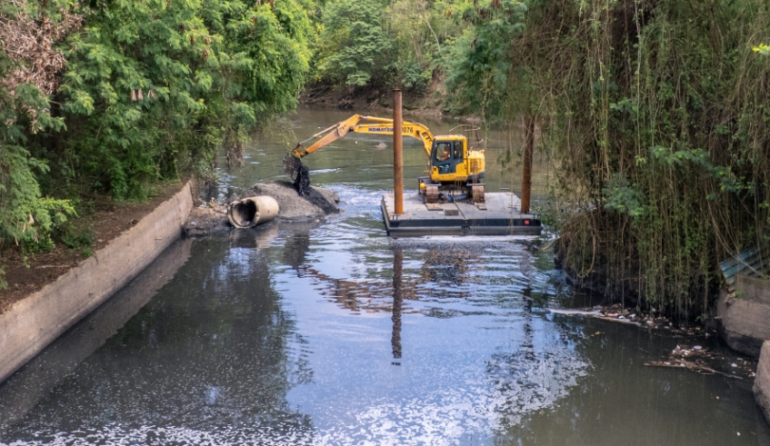 Córrego Ribeirão Ipiranga recebeu obras de desassoreamento por um mês em trecho de 300 metros entre sua foz e a rua Casarejos (Divulgação/ PMMC)