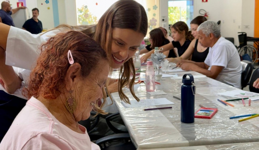Presidente do Fundo Social, Maira Cusatis, participa de ação no Centro Dia do Idoso (Divulgação - PMMC)