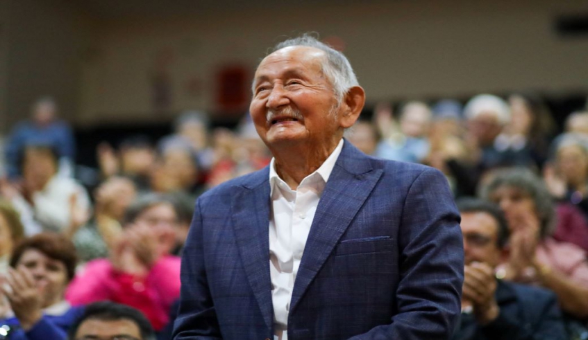 O médico mogiano Nobolo Mori, de 101 anos, foi homenageado durante o encontro