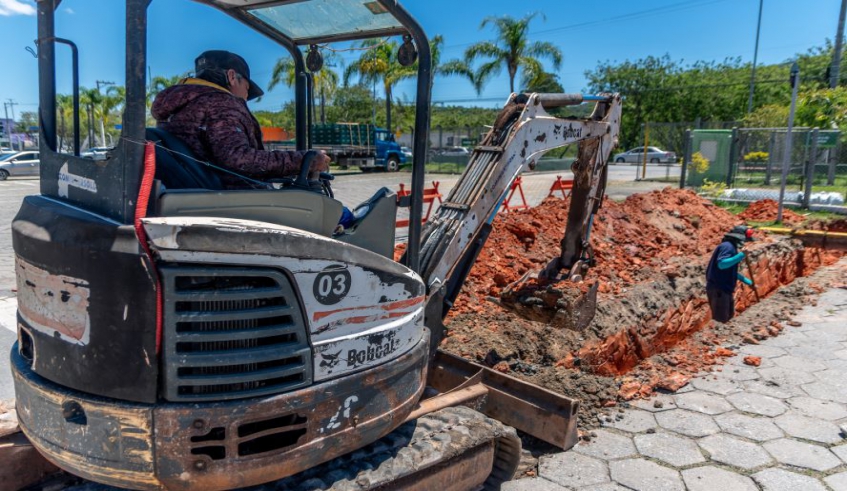 Nesta quinta-feira (23) tiveram início trabalhos de escavação para implantação da fiação elétrica que será subterrânea