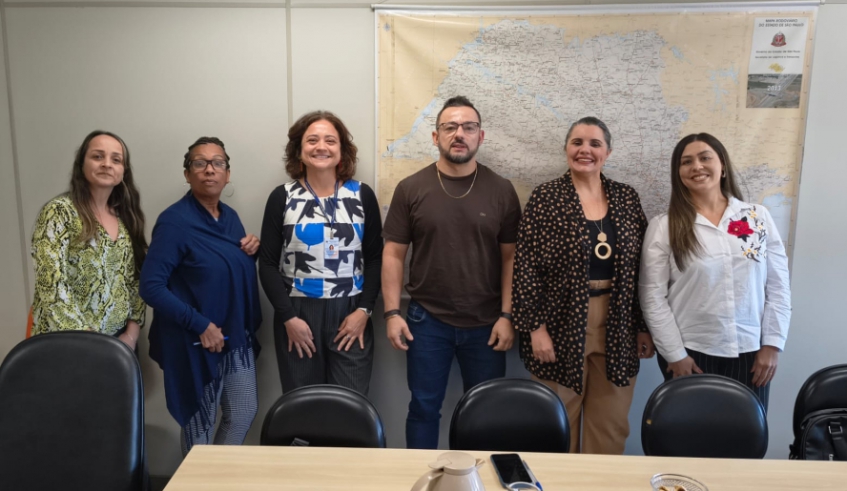 Reunião na sede da CDHU tratou de questões para viabilizar a ocupação das últimas 8 unidades do condomínio R, em Cezar de Souza (Divulgação/ PMMC)