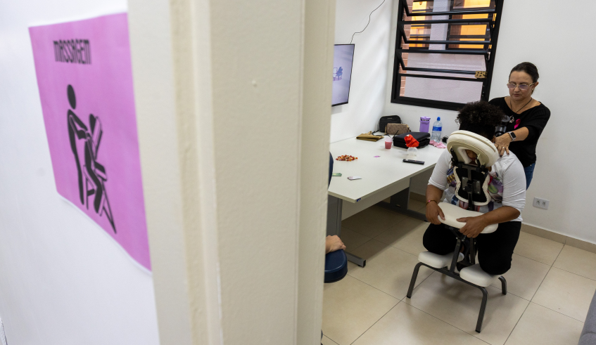 A Escola Clínica TEA, no Jardim Rodeio, realizou nesta quarta-feira (29/10) um evento especial em comemoração ao Outubro Rosa. (Divulgação/PMMC)