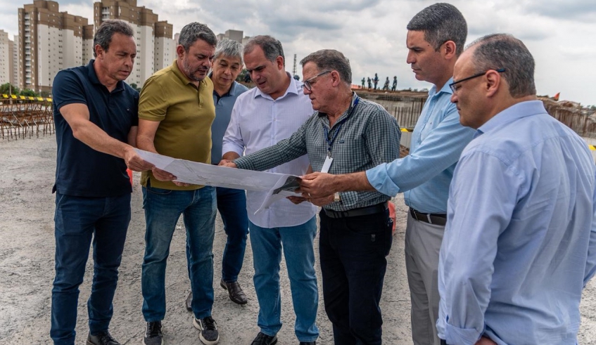 Vistoria nas obras de construção do Corredor Nordeste também contou com a presença de vereadores, que acompanham o desenvolvimento da obra (Divulgação/PMMC)