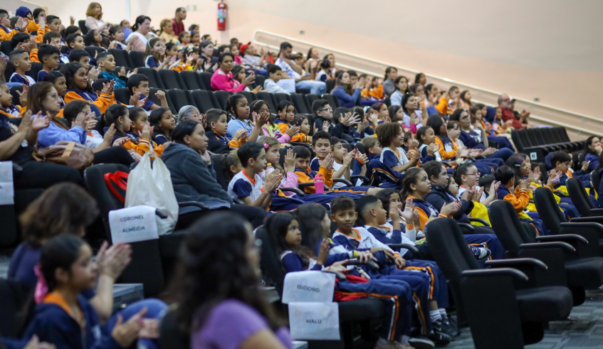 Mais de 650 alunos de escolas municipais participaram da Plenarinha dos Conselhos Mirins do Ensino Fundamental. (Divulgação/PMMC)