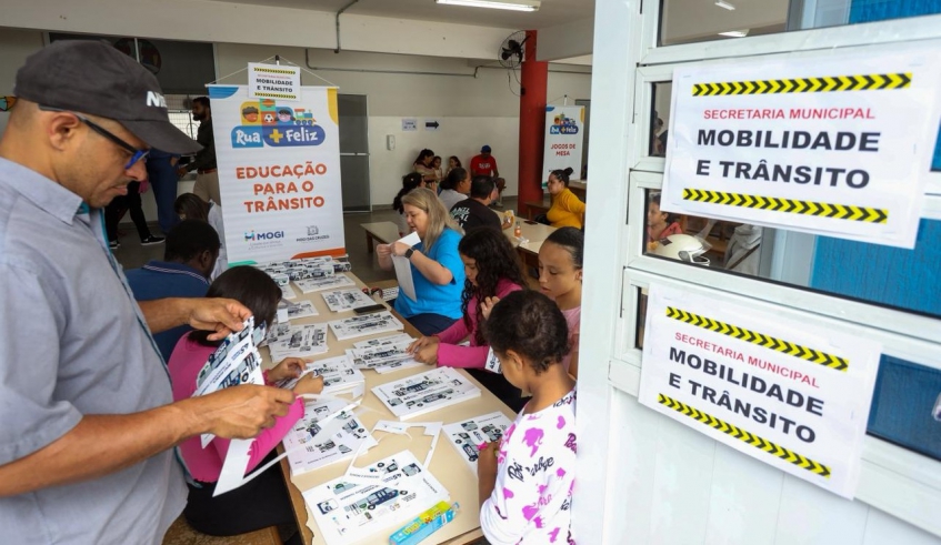 Edição deste sábado (08/11) do projeto Rua Mais Feliz levou opções de diversão, apresentações artísticas e serviços para a população do Botujuru (Divulgação/PMMC)