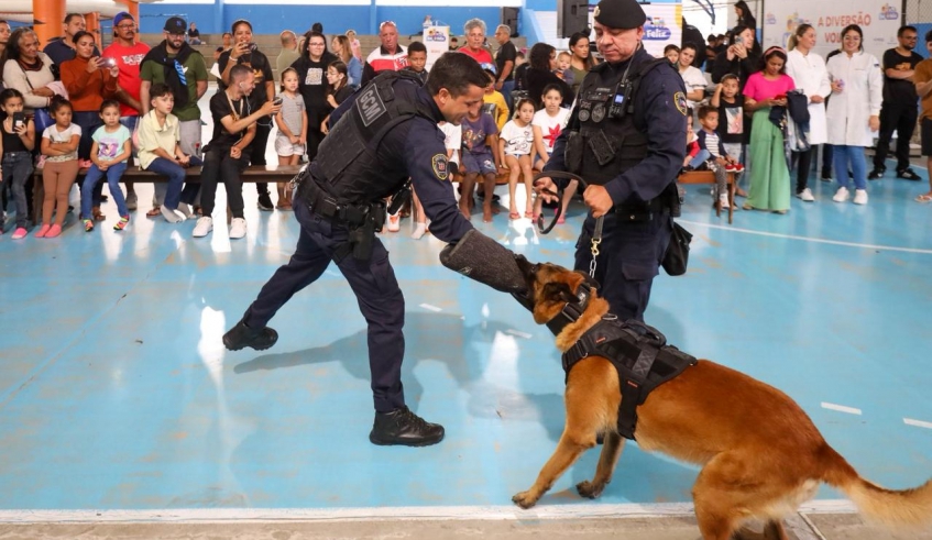 Edição deste sábado (08/11) do projeto Rua Mais Feliz levou opções de diversão, apresentações artísticas e serviços para a população do Botujuru (Divulgação/PMMC)
