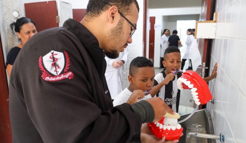 Edição deste sábado (08/11) do projeto Rua Mais Feliz levou opções de diversão, apresentações artísticas e serviços para a população do Botujuru (Divulgação/PMMC)