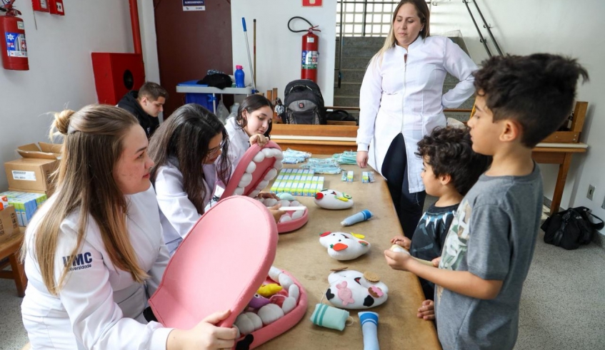 Edição deste sábado (08/11) do projeto Rua Mais Feliz levou opções de diversão, apresentações artísticas e serviços para a população do Botujuru (Divulgação/PMMC)