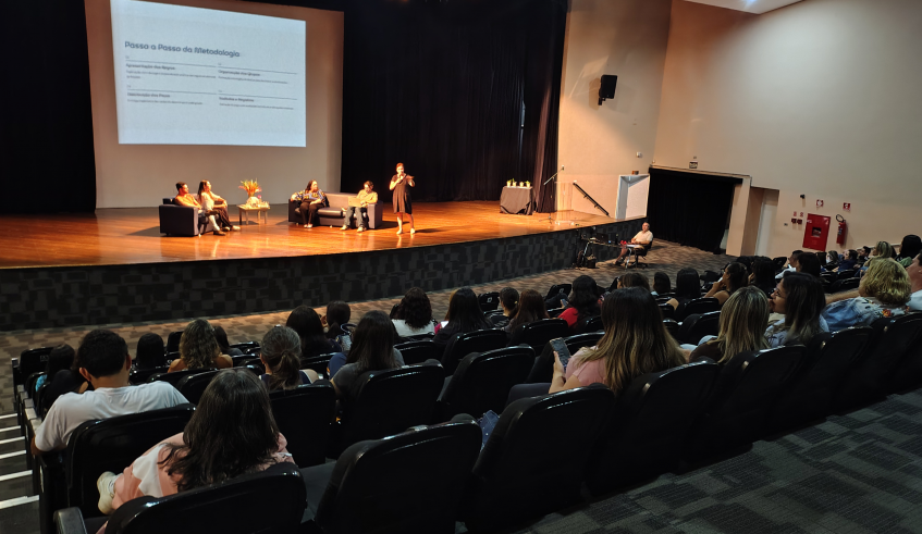 Durante o evento, foram apresentadas 20 práticas desenvolvidas ao longo do ano por professores e agentes escolares da rede. (Divulgação/PMMC)