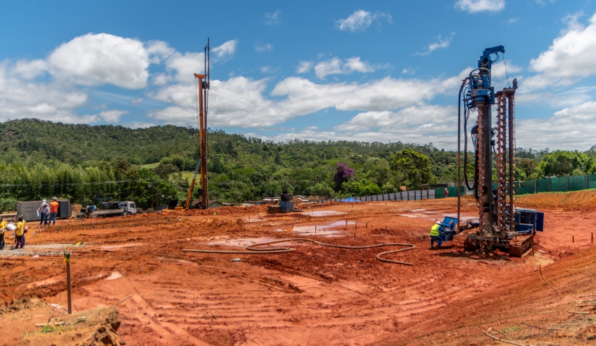 Entre as melhorias no projeto do Cempre estão a substituição da escadaria por um acesso mais funcional e a transformação da quadra coberta em um ginásio (Divulgação/PMMC)