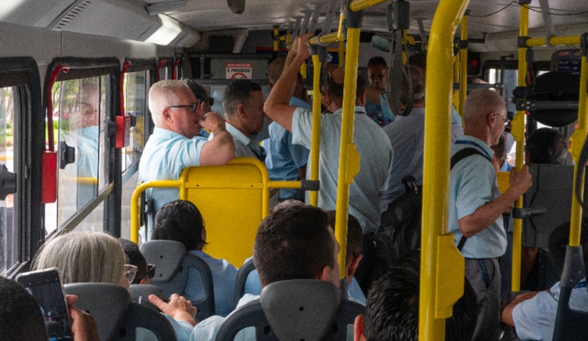 Em simulação, motoristas andaram de ônibus lotado e com freadas bruscas feitas propositalmente durante o trajeto (Divulgação/PMMC)