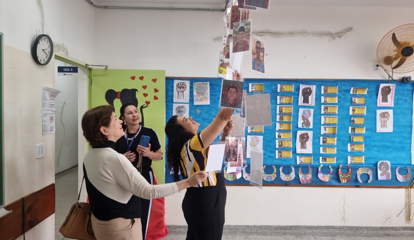 A secretária adjunta da Educação, Maria Aparecida Cervan Vidal, visitou a mostra e parabenizou o trabalho da equipe escolar. (Divulgação/PMMC)